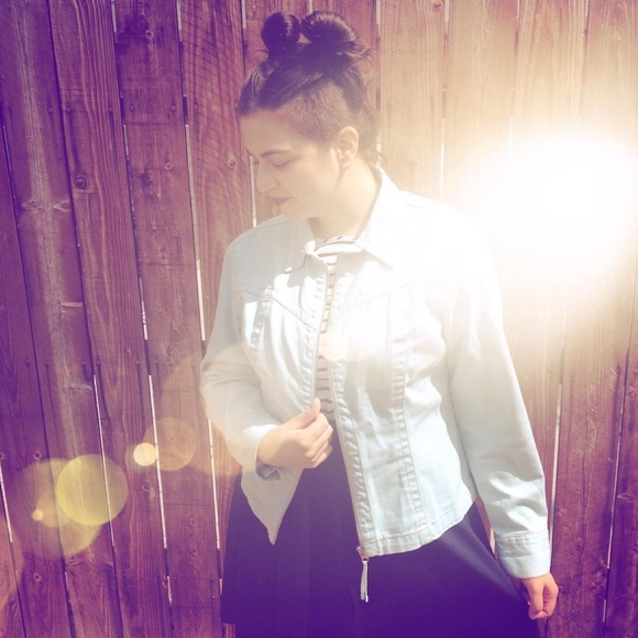 Reviving clothing to make fresh again - Picture 1 of 8